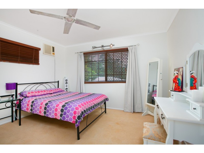 4 Forum Close, Mooroobool QLD 4870