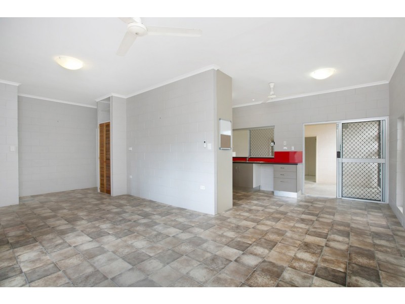 39 Dunbar Street, Mooroobool QLD 4870