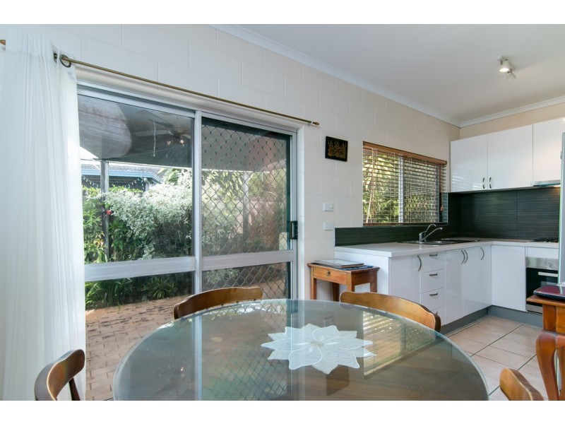 3/8 Brooks Street, Whitfield QLD 4870