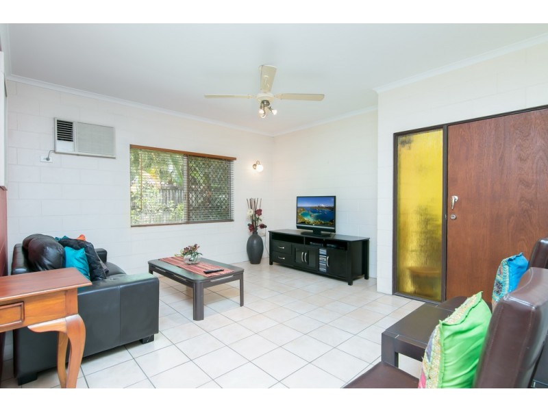 3/8 Brooks Street, Whitfield QLD 4870