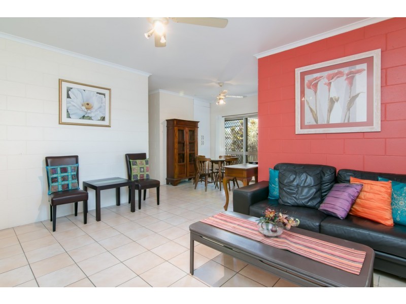3/8 Brooks Street, Whitfield QLD 4870