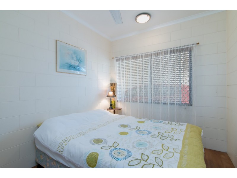 3/8 Brooks Street, Whitfield QLD 4870