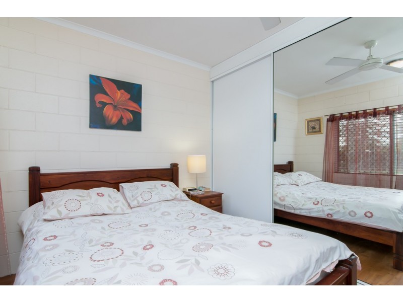3/8 Brooks Street, Whitfield QLD 4870