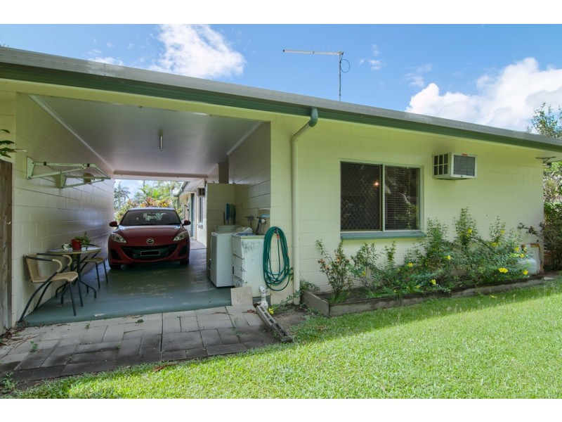 3/8 Brooks Street, Whitfield QLD 4870