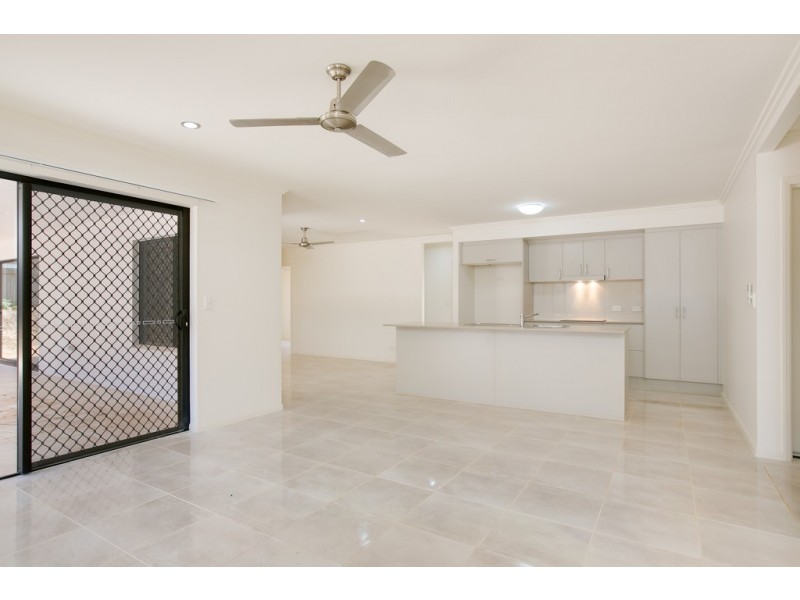42 Ainscow Drive, Bentley Park QLD 4869