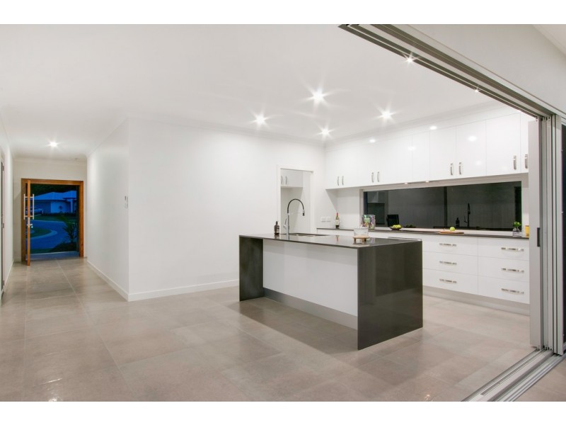 8 Elderberry Avenue, Bentley Park QLD 4869