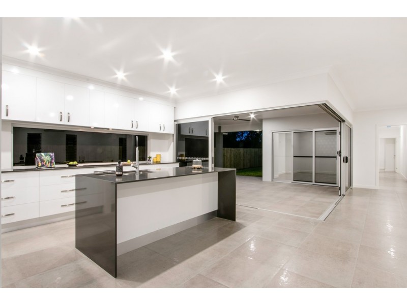 8 Elderberry Avenue, Bentley Park QLD 4869