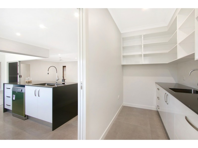 8 Elderberry Avenue, Bentley Park QLD 4869