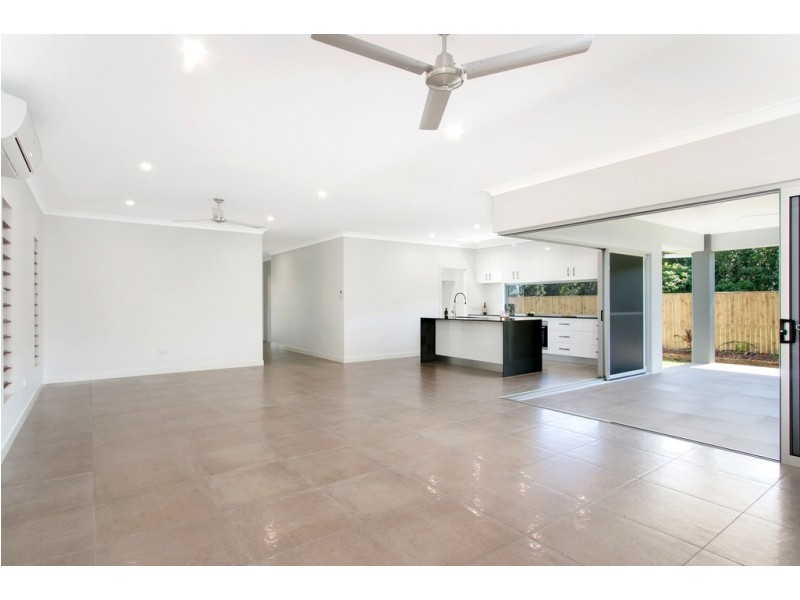 8 Elderberry Avenue, Bentley Park QLD 4869