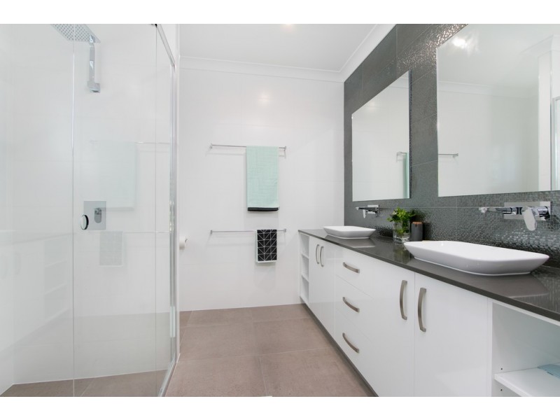 8 Elderberry Avenue, Bentley Park QLD 4869