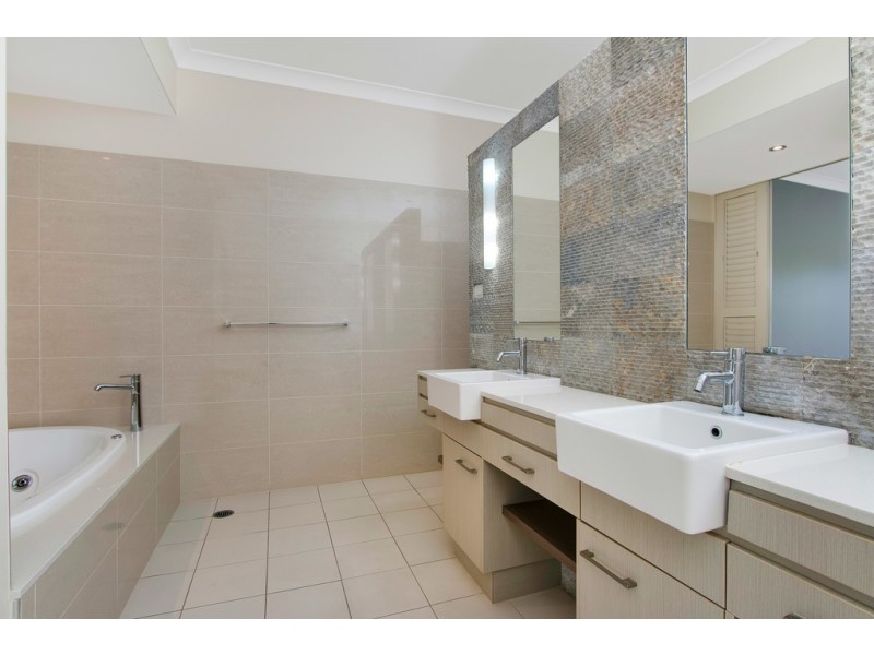 1001/12-21 Gregory Street, Westcourt QLD 4870