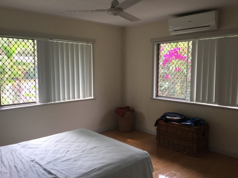 33 Oleander Street, Holloways Beach QLD 4878