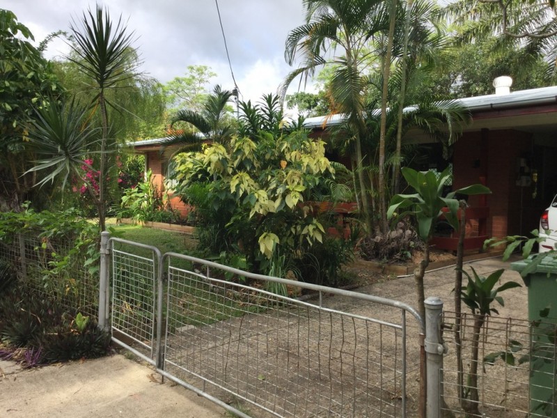 33 Oleander Street, Holloways Beach QLD 4878