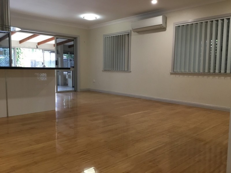 33 Oleander Street, Holloways Beach QLD 4878