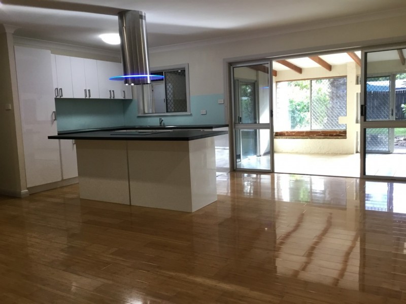 33 Oleander Street, Holloways Beach QLD 4878