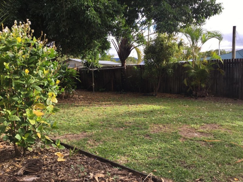 33 Oleander Street, Holloways Beach QLD 4878