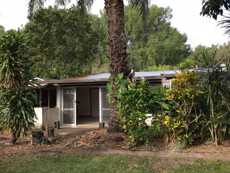 33 Oleander Street, Holloways Beach QLD 4878