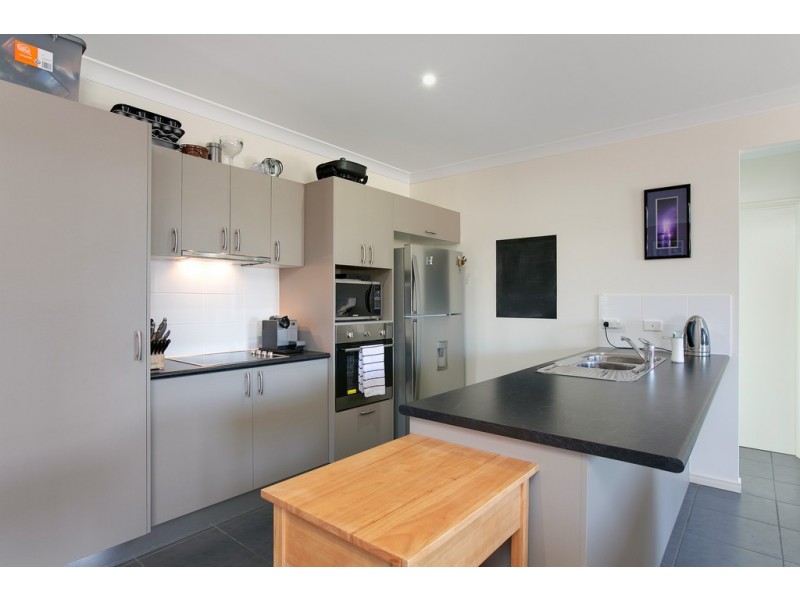 27 Hopkins Street, White Rock QLD 4868