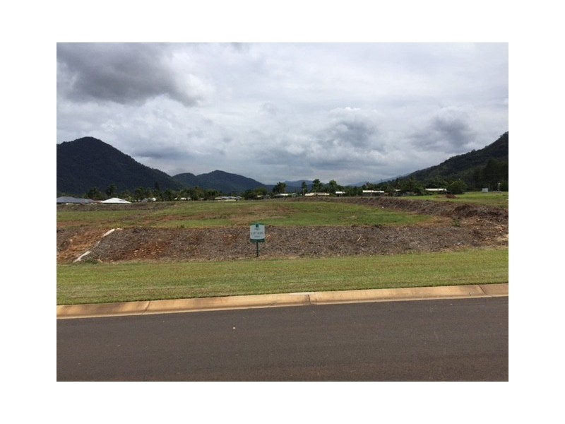 4 Cleveland Court, Redlynch QLD 4870