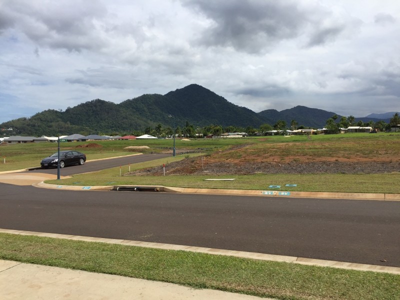 4 Cleveland Court, Redlynch QLD 4870