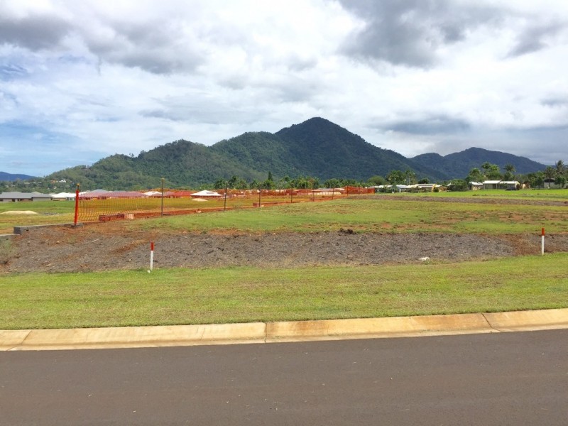 4 Cleveland Court, Redlynch QLD 4870