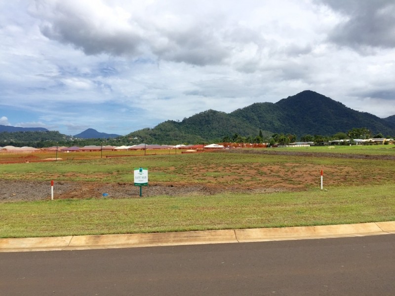 4 Cleveland Court, Redlynch QLD 4870