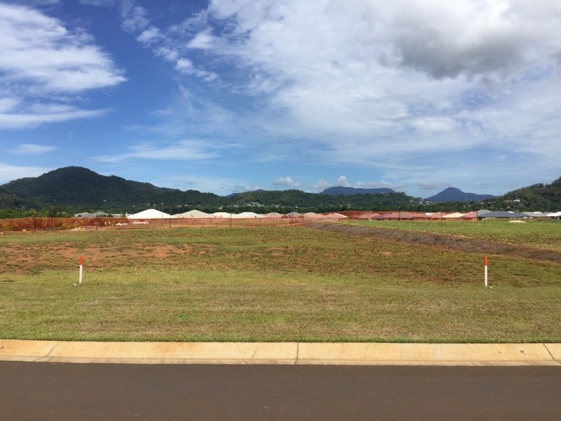 4 Cleveland Court, Redlynch QLD 4870