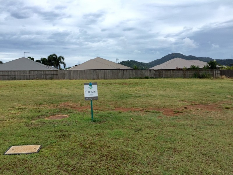 4 Cleveland Court, Redlynch QLD 4870