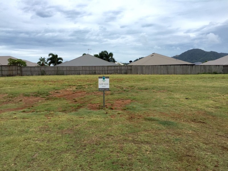 4 Cleveland Court, Redlynch QLD 4870