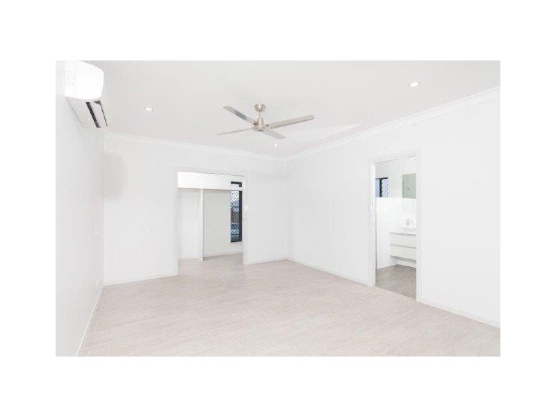 53 Springbrook Avenue, Redlynch QLD 4870