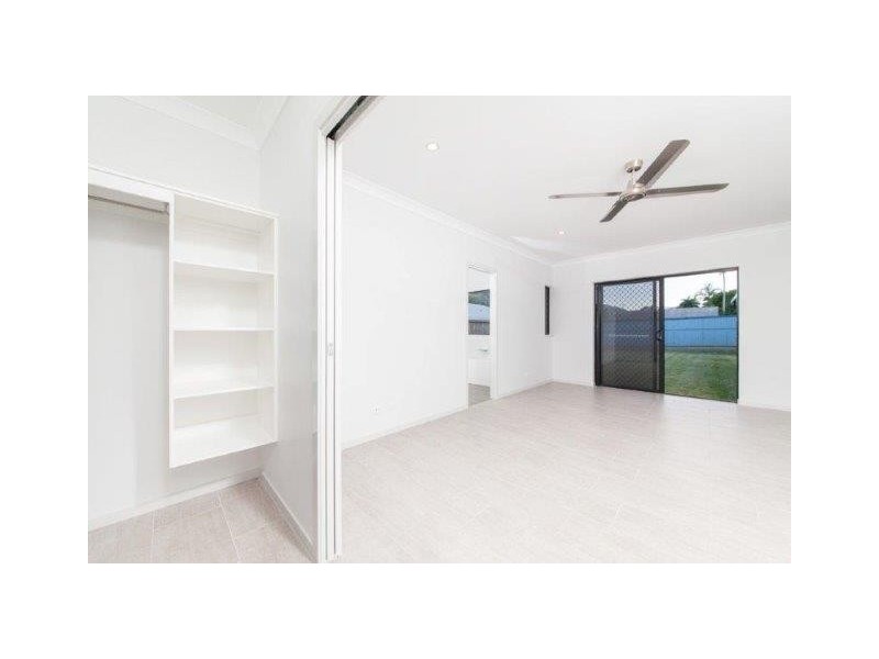 53 Springbrook Avenue, Redlynch QLD 4870