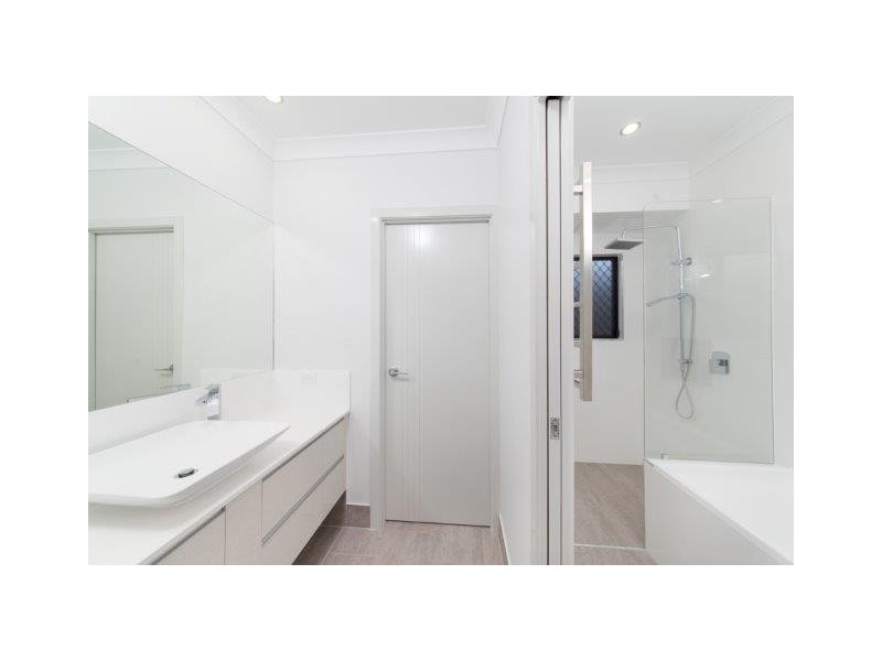 53 Springbrook Avenue, Redlynch QLD 4870