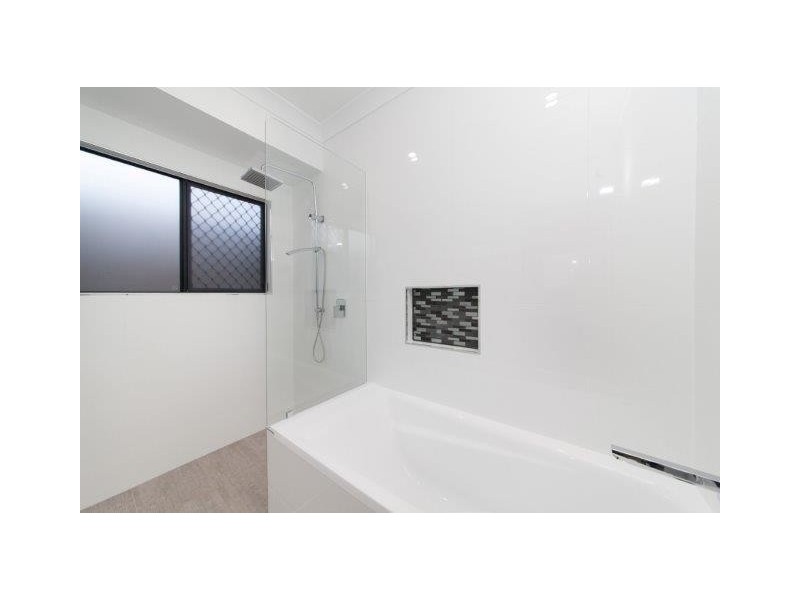 53 Springbrook Avenue, Redlynch QLD 4870