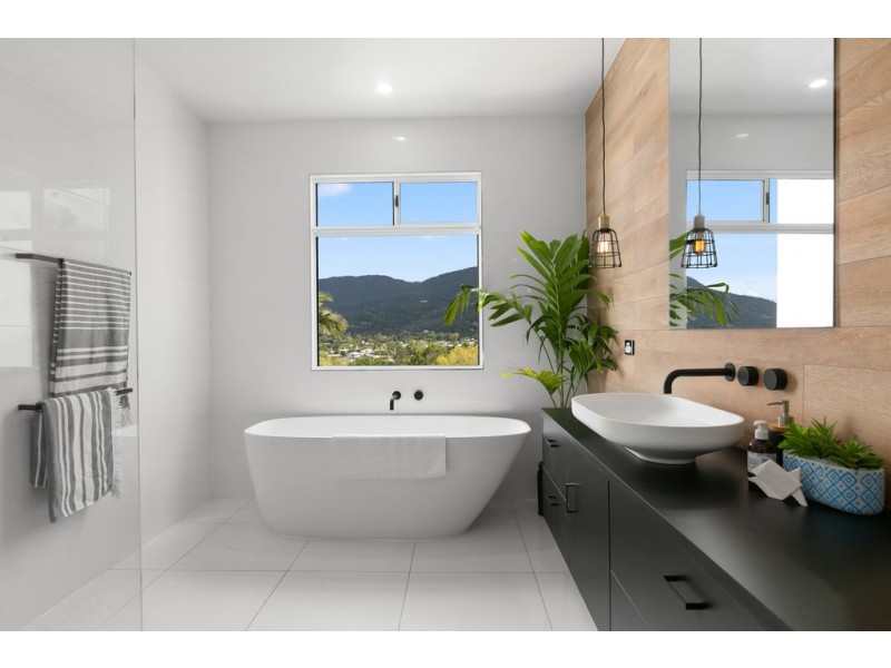35 Koppen Terrace, Mooroobool QLD 4870