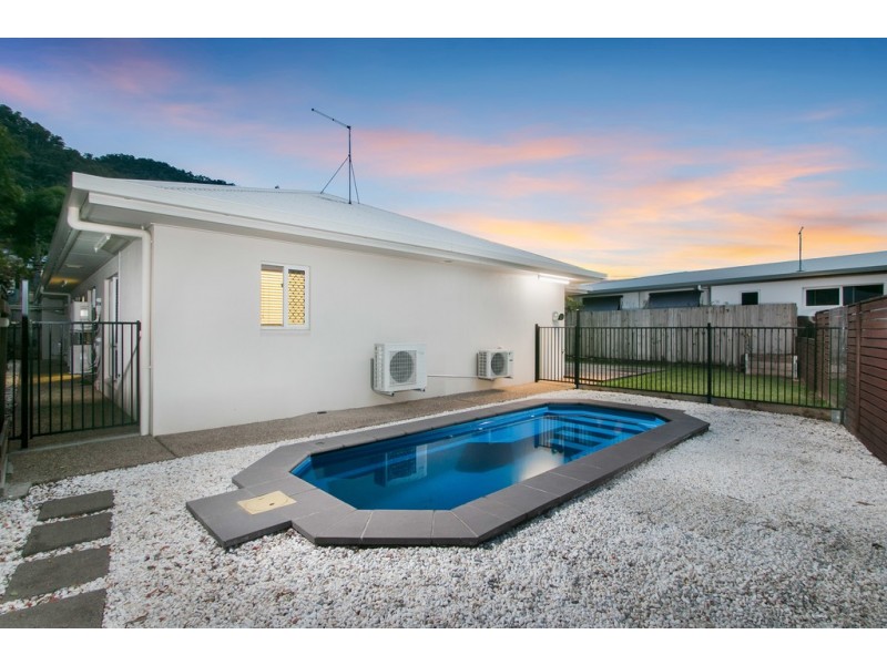 122 McFarlane Drive, Kanimbla QLD 4870