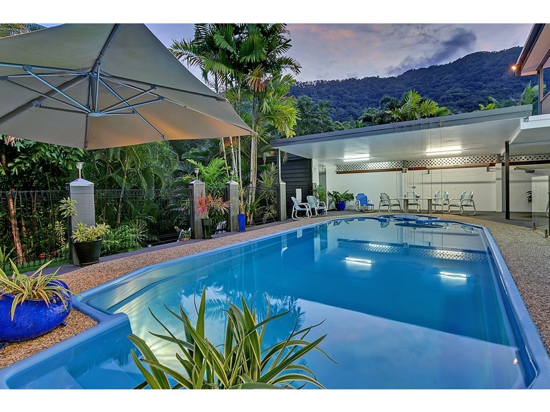 27 Hadrian Avenue, Mooroobool QLD 4870