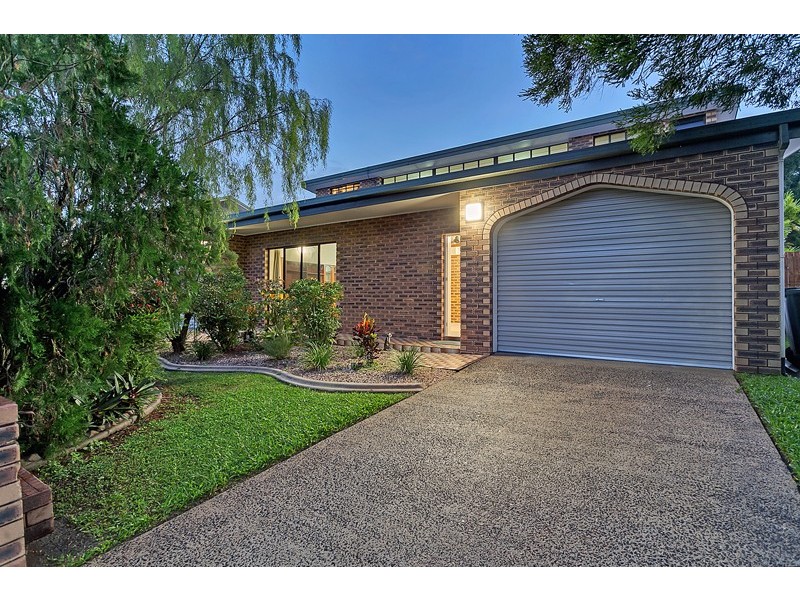 27 Hadrian Avenue, Mooroobool QLD 4870
