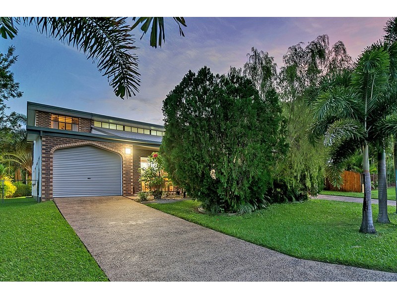 27 Hadrian Avenue, Mooroobool QLD 4870