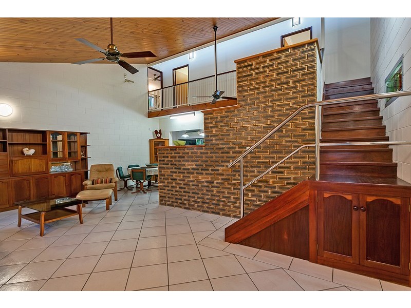 27 Hadrian Avenue, Mooroobool QLD 4870