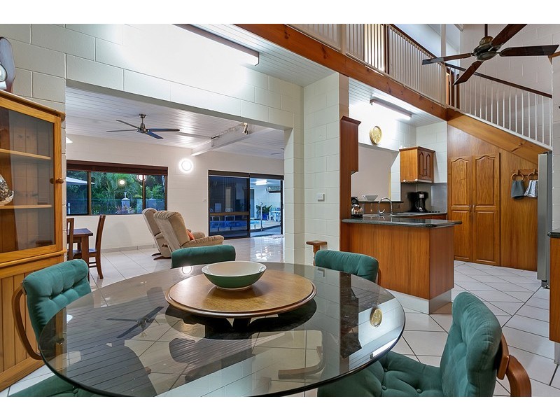 27 Hadrian Avenue, Mooroobool QLD 4870