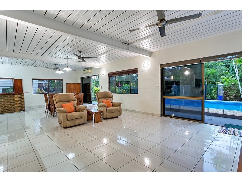 27 Hadrian Avenue, Mooroobool QLD 4870