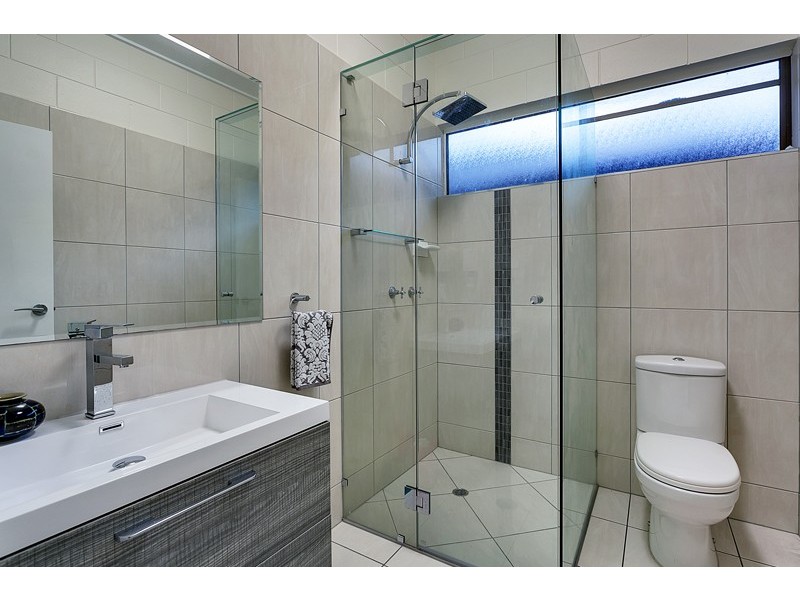 27 Hadrian Avenue, Mooroobool QLD 4870