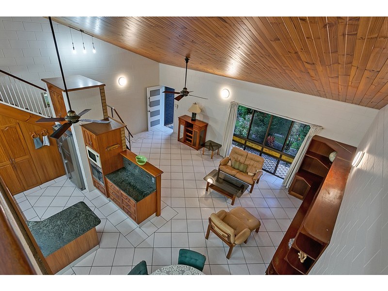 27 Hadrian Avenue, Mooroobool QLD 4870