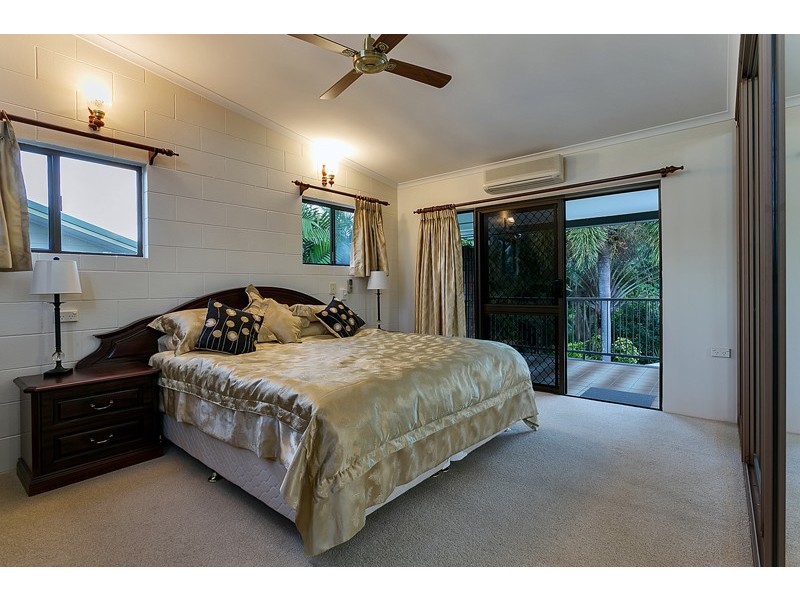 27 Hadrian Avenue, Mooroobool QLD 4870