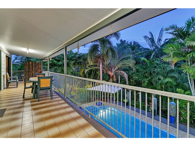 27 Hadrian Avenue, Mooroobool QLD 4870