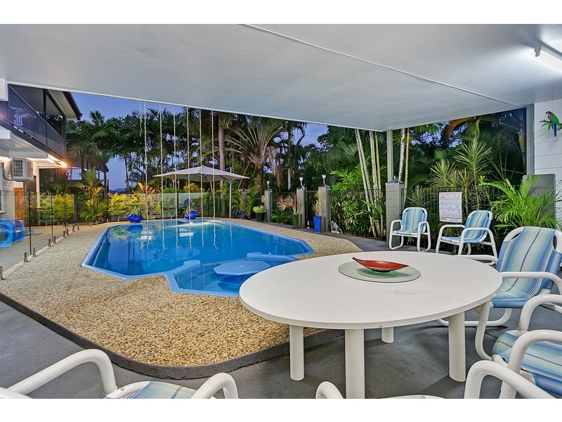27 Hadrian Avenue, Mooroobool QLD 4870