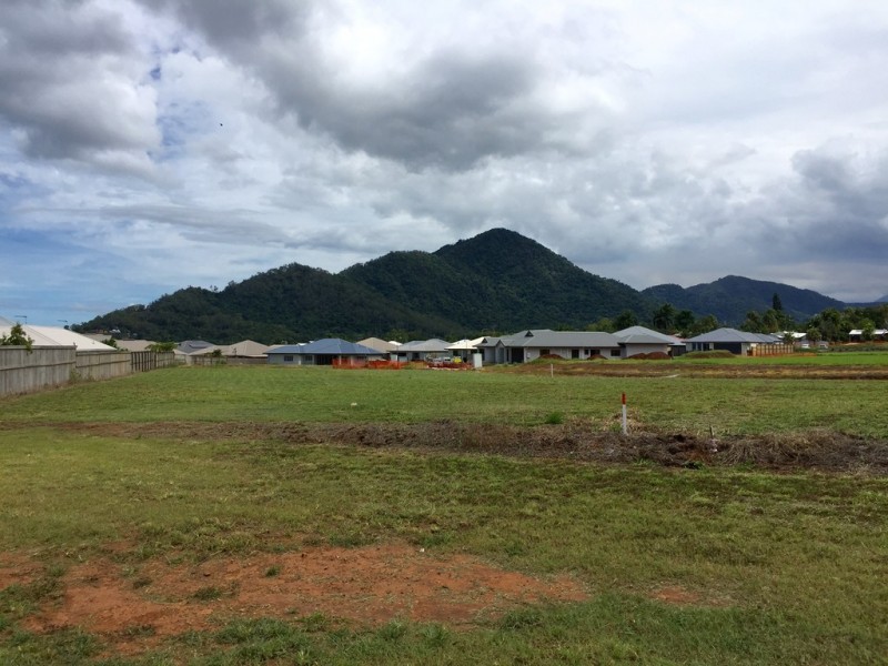 92 Springbrook Avenue, Redlynch QLD 4870