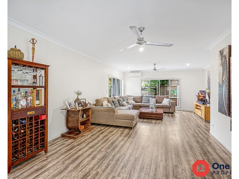 7 Raphis Close, Kamerunga QLD 4870