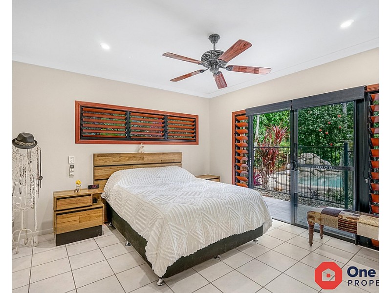 7 Raphis Close, Kamerunga QLD 4870