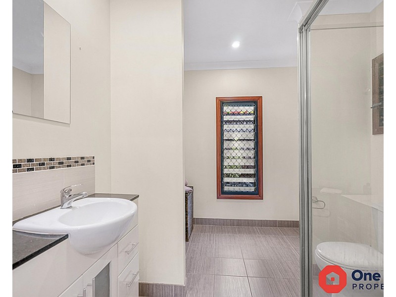 7 Raphis Close, Kamerunga QLD 4870